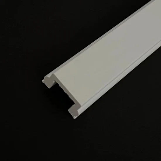 흰색 플라스틱으로 만들어진 고품질 단일 라인 압출 PVC 프로파일